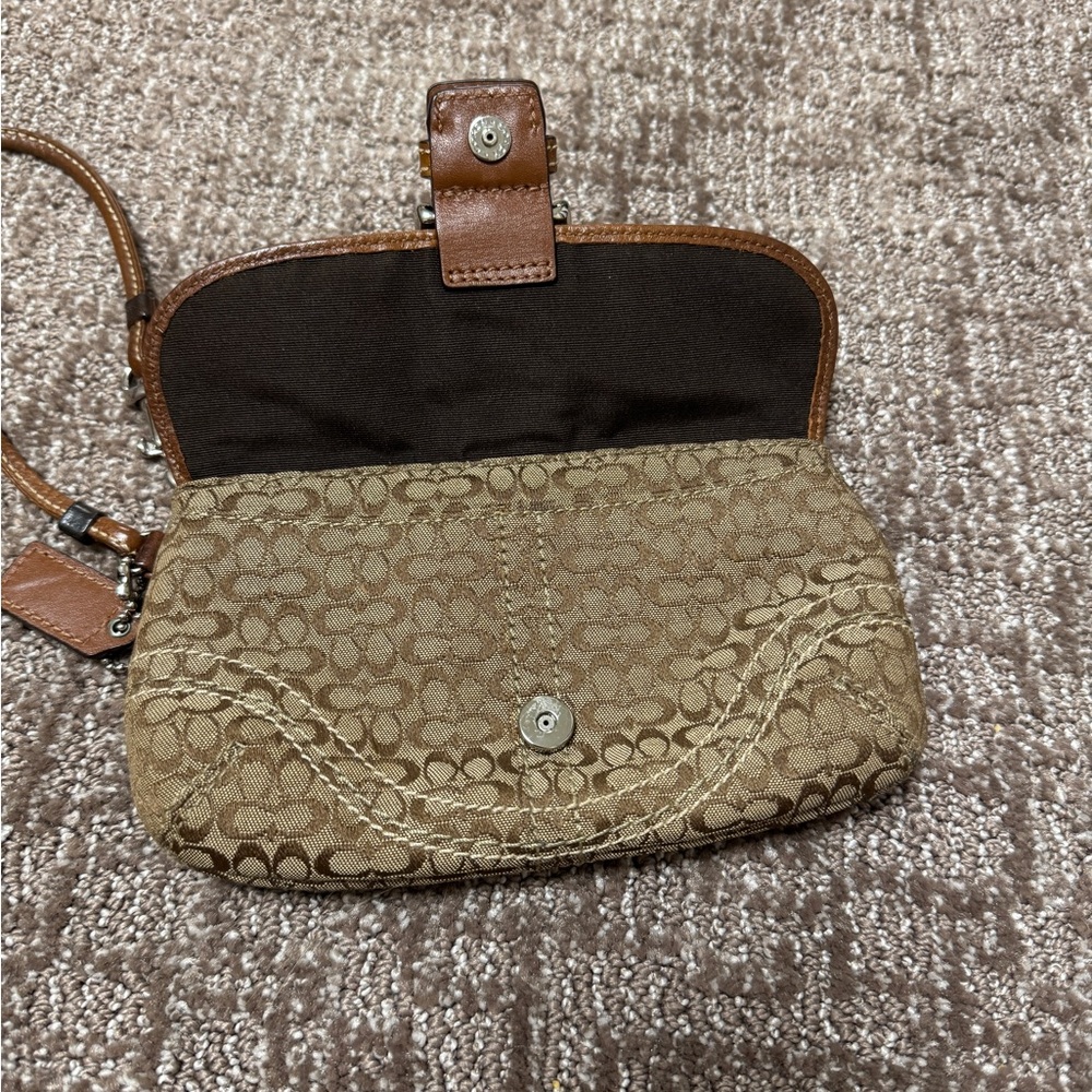 Coach wristlet - Picture 4 of 5